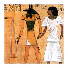 Анубис, египетский бог смерти, меряет сердце покойника