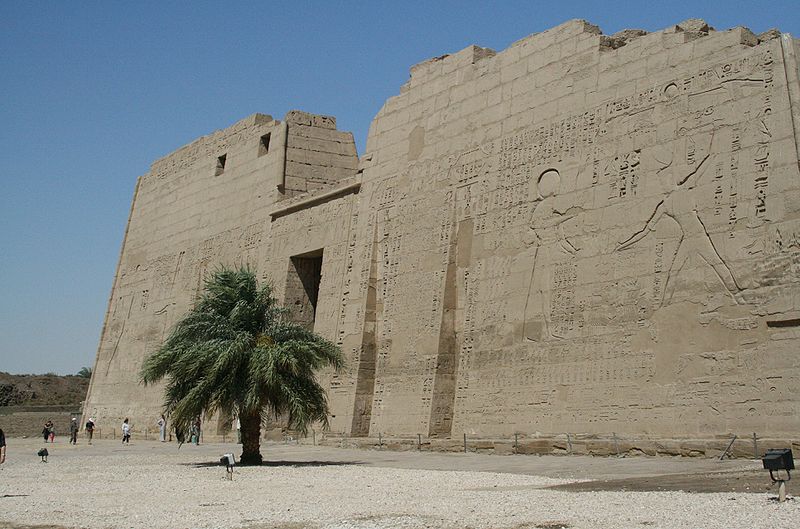 храм Медин-Абу